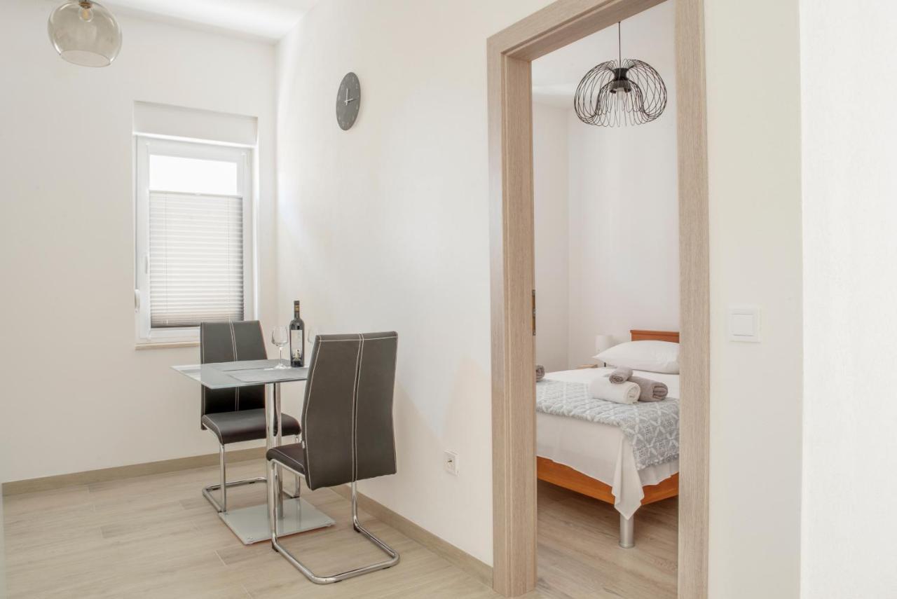 Apartmani Vudrag トロギール エクステリア 写真
